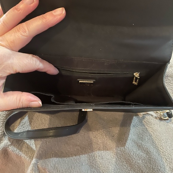 Guess small purse - Picture 3 of 3